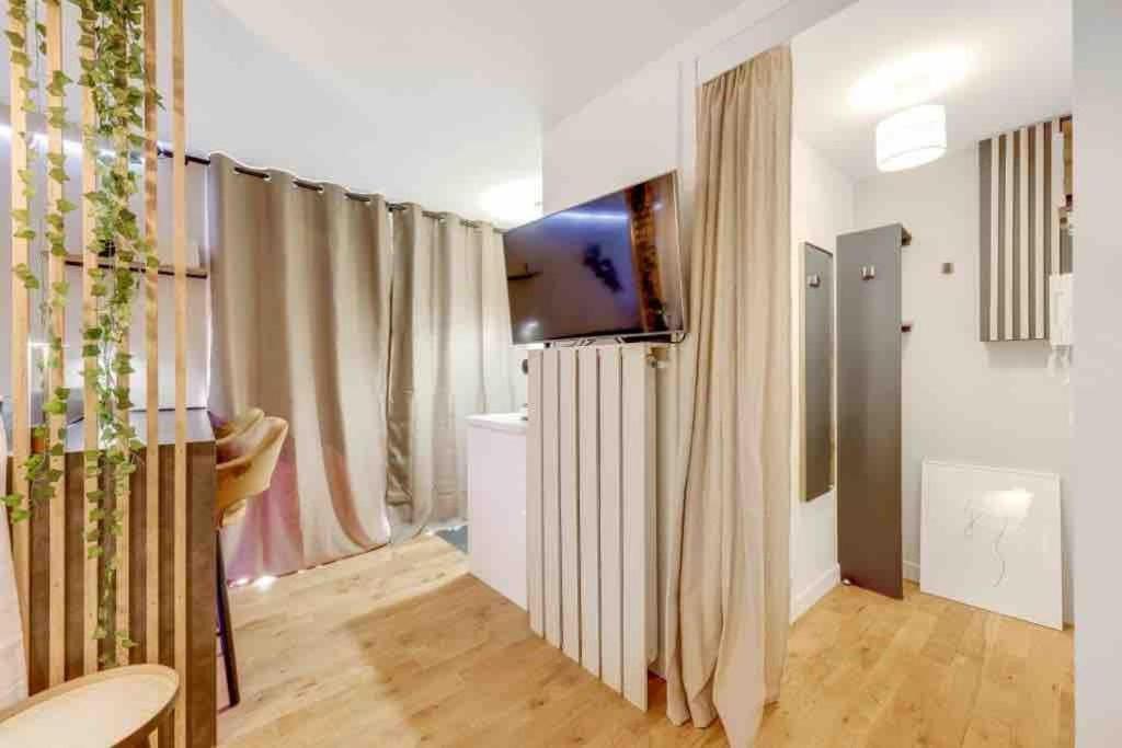 L'Appartement Panorama: Cosy Parisian Retreat with Eiffel Tower Views Clichy Exterior photo